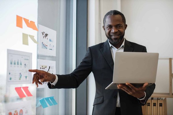 Comment choisir le bon expert en signalétique pour votre projet?