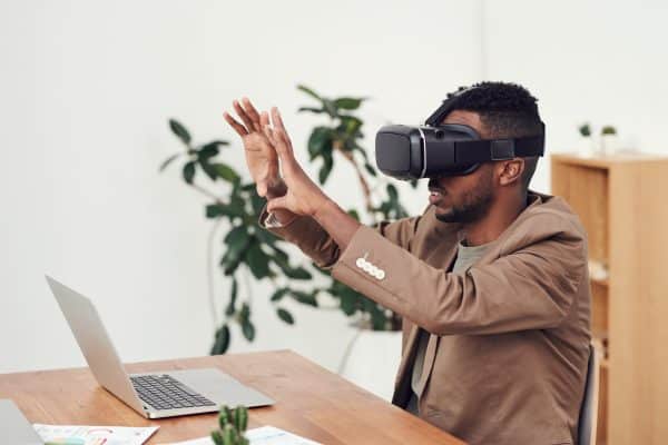 Comment utiliser la réalité virtuelle au travail ?