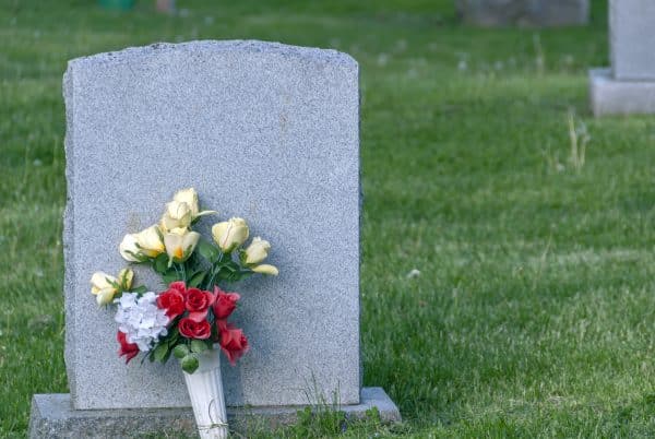 Pourquoi utiliser une plaque funéraire ?